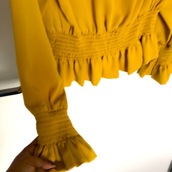 Ochre blouse with elastic waist and sleeves. - Picture 3 of 5